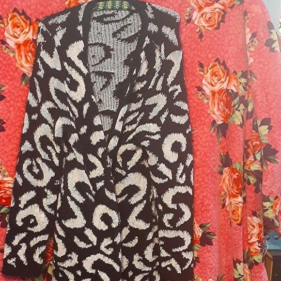 Black and White long Sweater 1X Women's - Picture 4 of 4